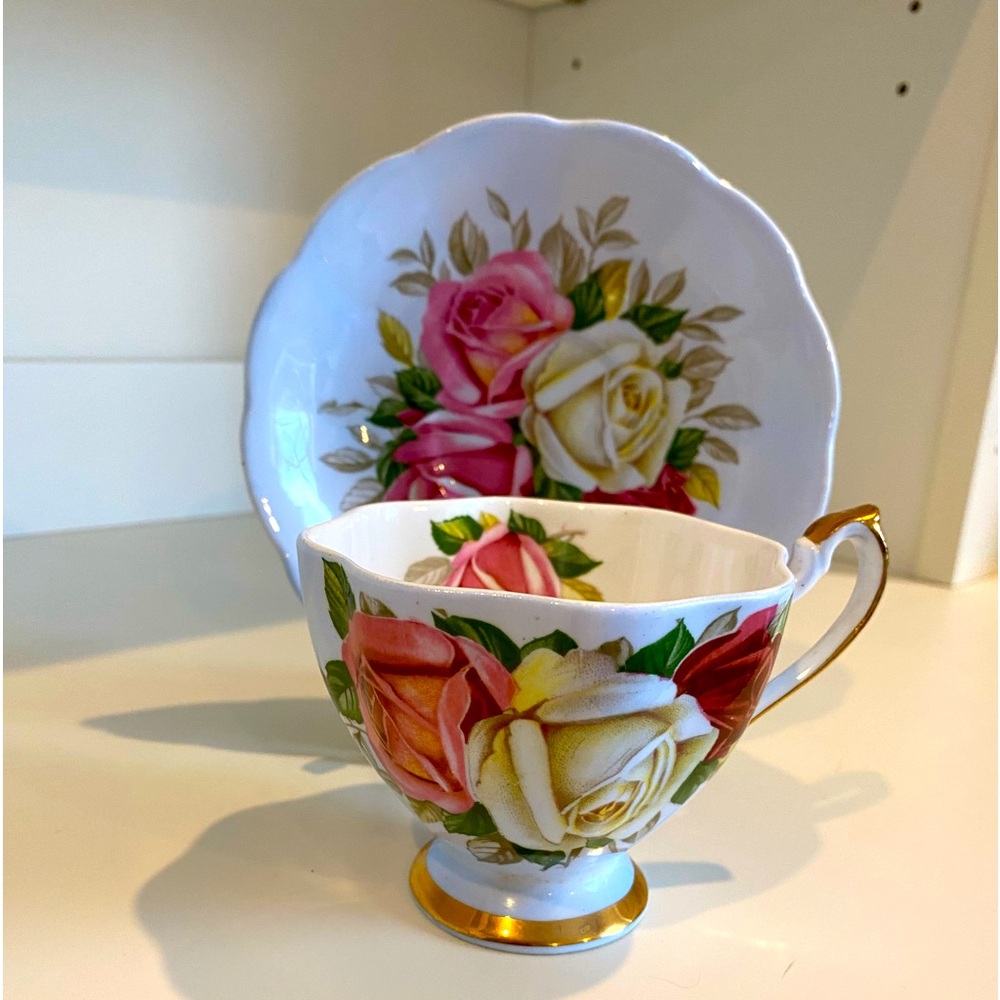 EUC VTG QUEEN ANNE BONE CHINA TEACUP AND SAUCER IN THE LADY SYLVIA PATTERN